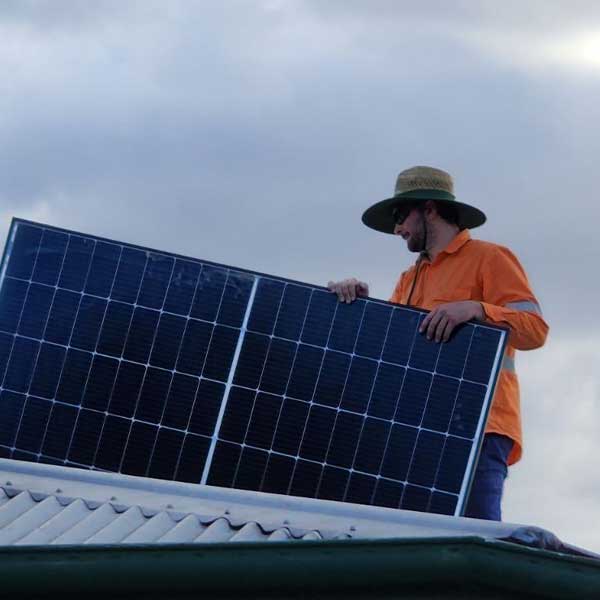 //www.onsiteelectrical.com.au/wp-content/uploads/2023/07/Off-Grid-Solar_2.jpg